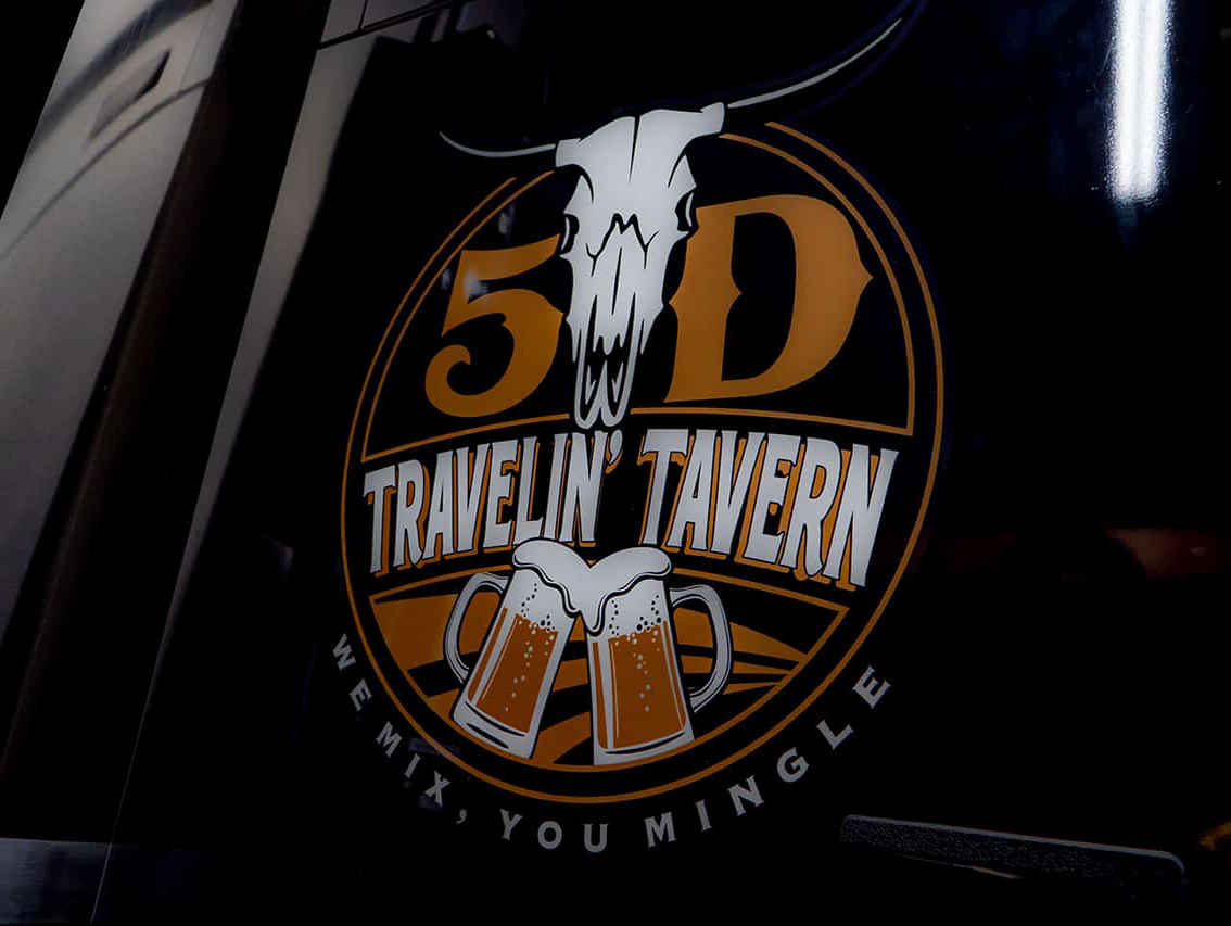 5D Travelin’ Tavern is a mobile alcohol catering food trailer bar that brings the party to you. True to their slogan “We Mix, You Mingle” 5D Travelin’ Tavern food trailer bar offers draft beer, signature cocktails, and frozen mixed drinks for any event with that 5D country flair.