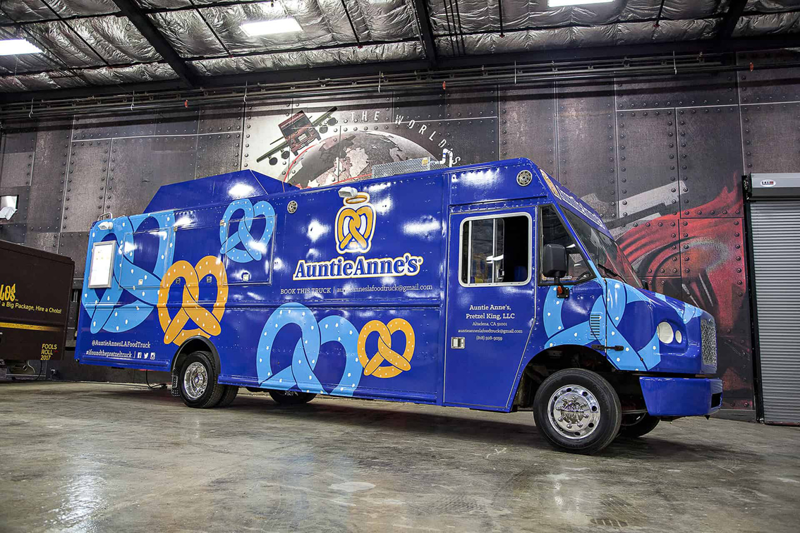 A top tier build by Cruising Kitchens expert fabrication team, this Auntie Anne's Food Truck is perfect for businesses looking to produce high quantities of quality soft pretzels. Featuring a 4 foot long blow up pretzel, this food truck can be customized to each business' specific needs.
