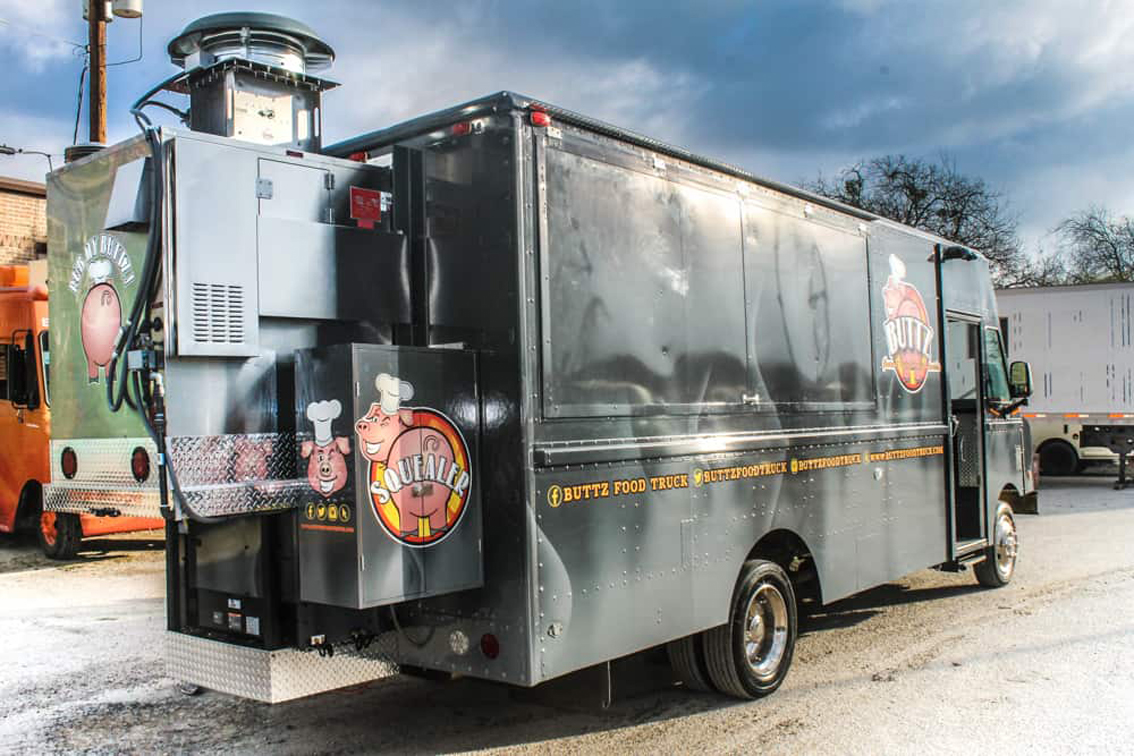 Looking for a top of the line food truck? Look no further than the Buttz BBQ food truck, custom built by Cruising Kitchens. With a smoker, quick warmers and top of the line friers, this truck is perfect for serving up gourmet pulled pork sandwiches.